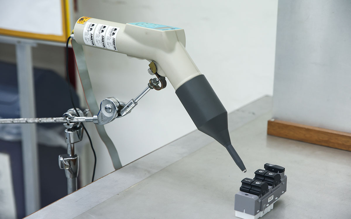 Electrostatic-Discharge-(ESD)-Tester